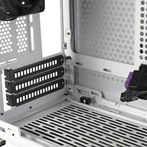 Gabinete Cooler Master MasterBox NR200, Mini-ITX, Sin Fuente, 1 Fan 12 cm + 1 Fan 9.2 cm, Blanco