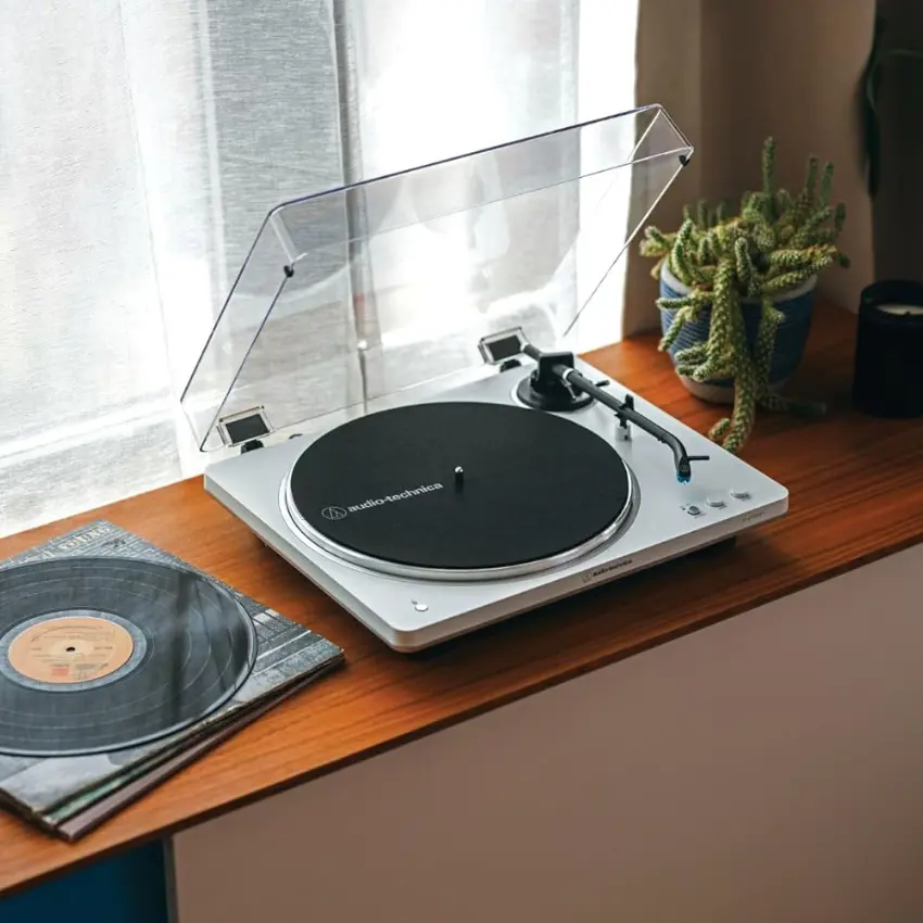 Bandeja Giradiscos Audio-Technica AT-LP70XBT con Bluetooth (Blanco / Plateado) Bandeja Giradiscos Audio-Technica AT-LP70XBT con Bluetooth (Blanco / Plateado)