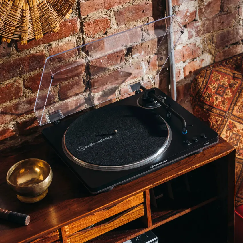 Bandeja Giradiscos Audio-Technica AT-LP70X (Negro / Gris)