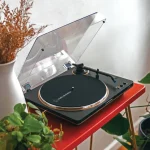 Bandeja Giradiscos Audio-Technica AT-LP70X (Negro / Bronce)