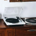 Bandeja Giradiscos Audio-Technica AT-LP70X (Blanco / Plateado)