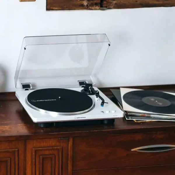 Bandeja Giradiscos Audio-Technica AT-LP70X (Blanco / Plateado)
