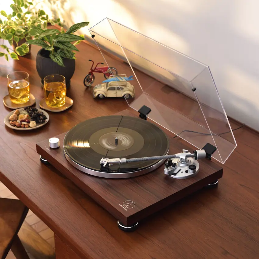 Bandeja Giradiscos Audio-Technica AT-LPW50BT-RW con Bluetooth