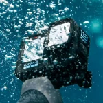 Cámara GoPro HERO13 Black Action Camera Bundle, The Handler, 2 Baterías Enduro, 2 Soportes Adhesivos Curvos, Tarjeta SanDisk MicroSD de 64 GB, Estuche