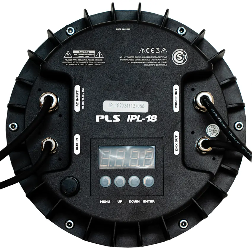 8 Spot PLS IPL-18, 18 LEDs x 6W RGBWAUV, Incluye Flight Case 8 Spot PLS IPL-18, 18 LEDs x 6W RGBWAUV, Incluye Flight Case