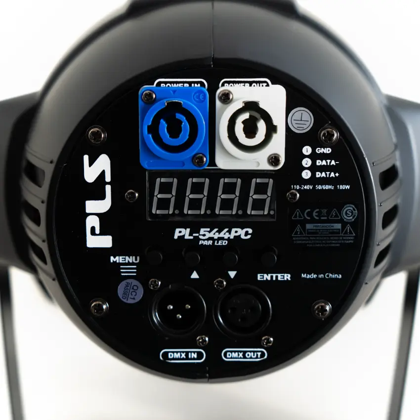 8 Spot PLS PL-543, 54 LEDs x 4W RGBW, Conectores Estilo Powercon, Incluye Flight Case