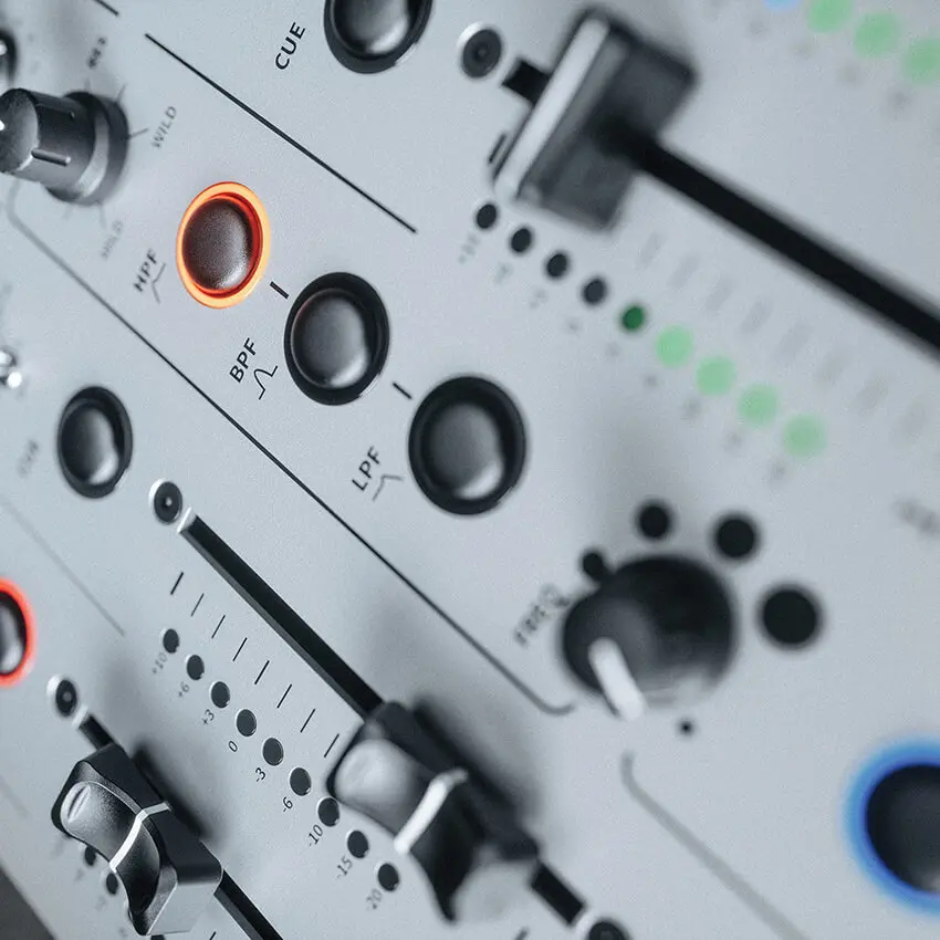 Mezclador de 6 Canales Allen & Heath XONE:96 con Placa de Sonido USB