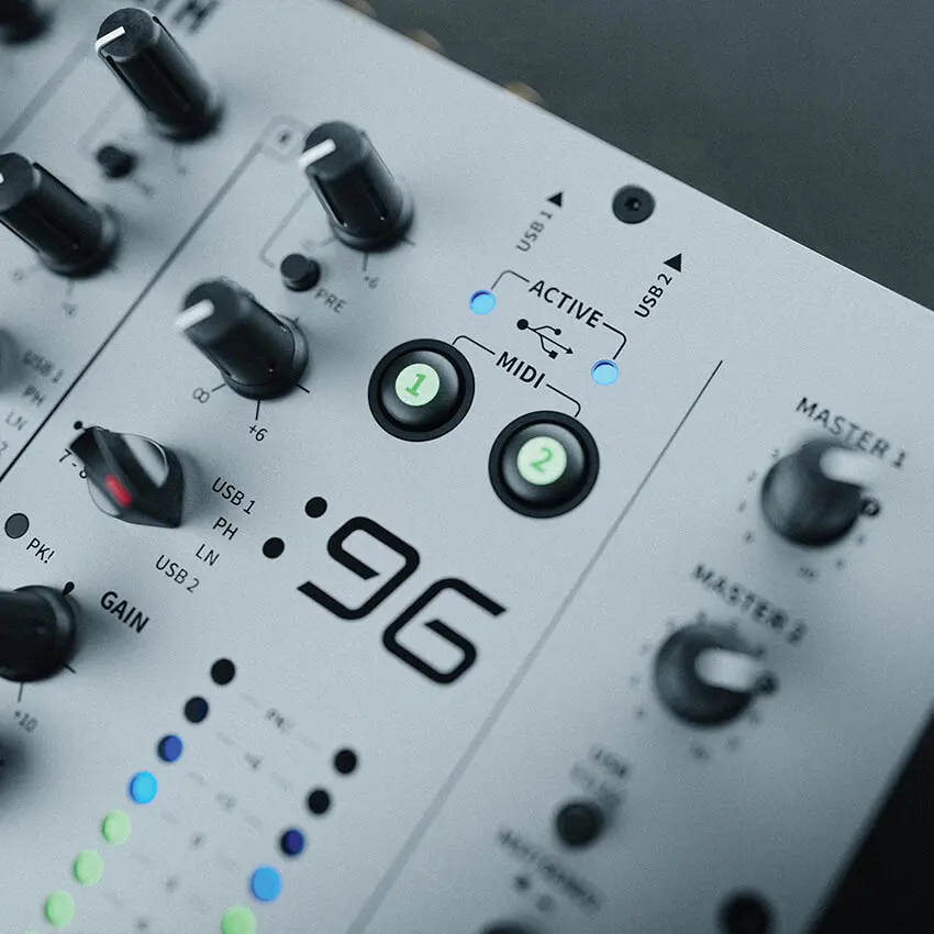 Mezclador de 6 Canales Allen & Heath XONE:96 con Placa de Sonido USB