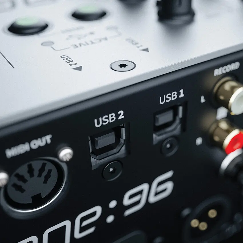 Mezclador de 6 Canales Allen & Heath XONE:96 con Placa de Sonido USB