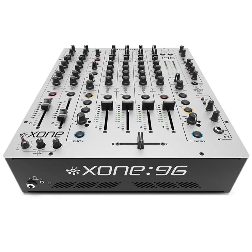 Mezclador de 6 Canales Allen & Heath XONE:96 con Placa de Sonido USB