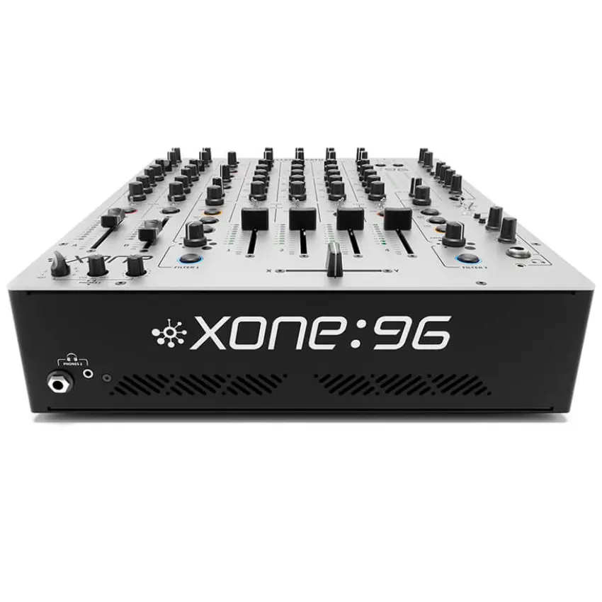 Mezclador de 6 Canales Allen & Heath XONE:96 con Placa de Sonido USB