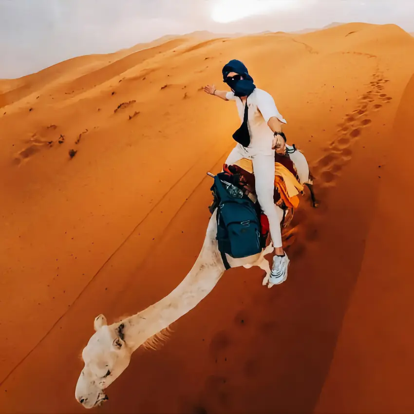 Cámara GoPro MAX2 360 Accessory Bundle, Poste de Extensión, 2 Baterías Enduro, Tarjeta SanDisk MicroSD de 64 GB