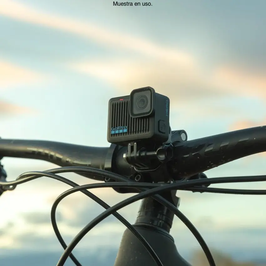 Cámara GoPro HERO Action Camera Specialty Bundle, The Handler, 3 Soportes Adhesivos Curvos, 3 Soportes Adhesivos Planos, Hebilla de Montaje + Tornillo de Mariposa, Tarjeta SanDisk MicroSD de 64 GB, Estuche Cámara GoPro HERO Action Camera Specialty Bundle, The Handler, 3 Soportes Adhesivos Curvos, 3 Soportes Adhesivos Planos, Hebilla de Montaje + Tornillo de Mariposa, Tarjeta SanDisk MicroSD de 64 GB, Estuche