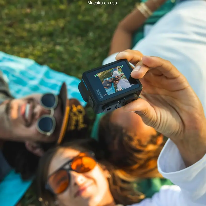 Cámara GoPro HERO Action Camera Specialty Bundle, The Handler, 3 Soportes Adhesivos Curvos, 3 Soportes Adhesivos Planos, Hebilla de Montaje + Tornillo de Mariposa, Tarjeta SanDisk MicroSD de 64 GB, Estuche Cámara GoPro HERO Action Camera Specialty Bundle, The Handler, 3 Soportes Adhesivos Curvos, 3 Soportes Adhesivos Planos, Hebilla de Montaje + Tornillo de Mariposa, Tarjeta SanDisk MicroSD de 64 GB, Estuche